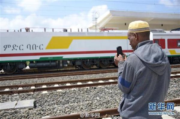 非洲首條現(xiàn)代電氣化鐵路通車 車票大亮！